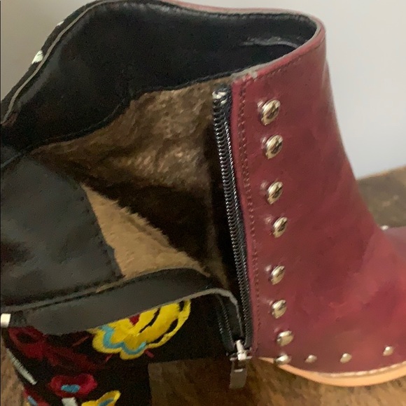 SOLD!! Boots Embroidered Accent - Picture 6 of 8
